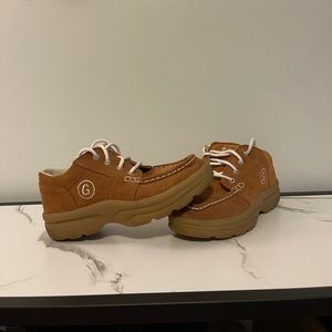 Guess Adventures Women’s Size 9.5 Brown Fleece With Gum Bottoms